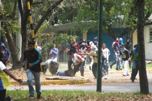 Varios estudiantes heridos