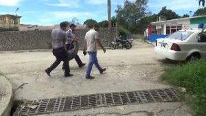 Momentos del arresto de Ada María López.