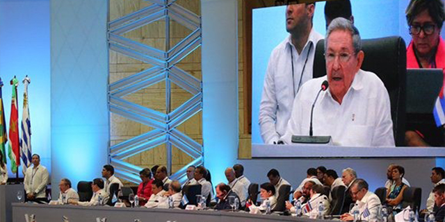 LA CELAC. CASTRO FIJA POSICIONES