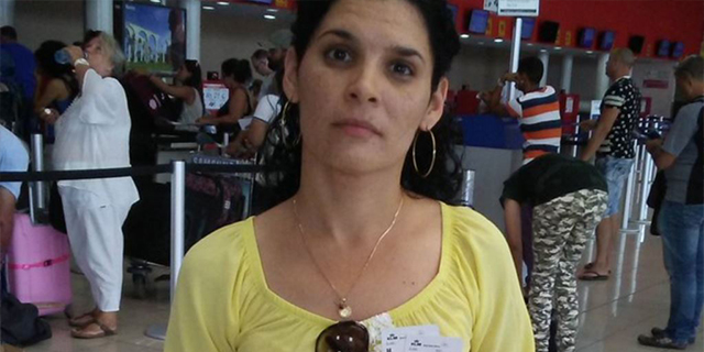Niegan la salida del país a la activista Sayli Navarro Rodríguez invitada a participar a una sesión del Parlamento Europeo